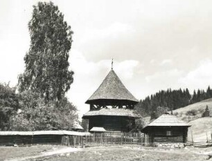 Ciumirna (bei Suceava), Rumänien. Hölzerner Glockenturm