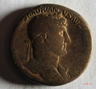 Römische Münze, Nominal Sesterz, Prägeherr Hadrian, Prägeort Rom, Original