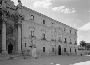 Palazzo Arcivescovile — Hauptfassade