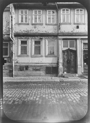 Nordhausen, Barfüßerstraße 3. Wohnhaus mit Laden. Straßenfront (Teilansicht)
