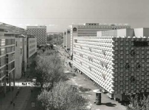 Dresden-Altstadt, Prager Straße. Geschäftshaus und Warenhaus "Herti" (ehemaliges Centrum-Warenhaus, 1970-1978; F. Simon, I. Fokvari)