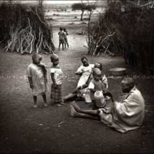 Gruppe Massai mit Kindern (Altersgruppe C)