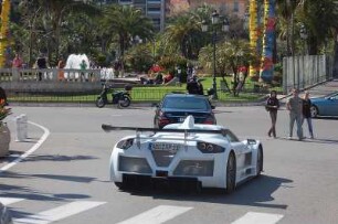 Monte Carlo - Sportwagen am Casino : Sportwagen am Platz vor dem Casino in Monaco, aufgenommen 2006