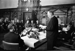 Freiburg: Ansprache Bürgermeister [Joseph] Rey, seitlich