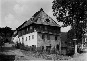 Oberwiesenthal im Erzgebirge (Sachsen). Das alte Bergamt am Aufstieg zum Fichtelberg