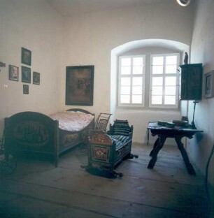 Fladungen Rhönmuseum. Museumsraum mit Möbeln aus einem Schlafzimmer aus dem 17./18. Jh.