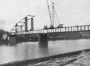 Berger Steg oberhalb der Doppelschleuse Bad Cannstatt/Neckar im Bau