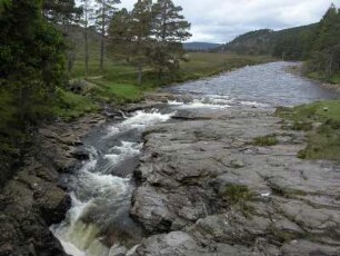 River Dee, Wildwasser im schottischen Hochland, nahe Breamar