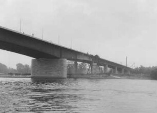 Straßenbrücke Wiesbaden - Schierstein/Rhein