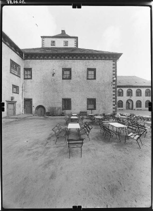 Augustusburg. Schloss (1568-1572; H. Lotter, E. van der Meer). Hofansicht