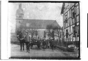 Pferdewagen mit Milchkannen
