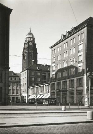 Dresden-Altstadt. Blick von der Ernst-Thälmann-Straße (Wilsdruffer-Straße) durch die Gewandhausstraße zum Rathausturm