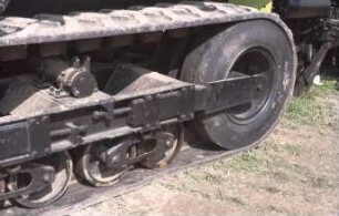 Fotografie: Antriebs- und Anbausystem, Fahrwerk, Gummiraupenlaufwerk