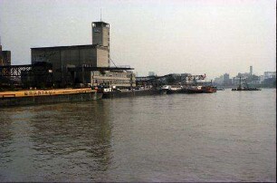 Basel: Rheinhafen Kai Klybeck