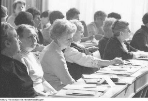 Verschiedene Veranstaltungen des Demokratischen Frauenbundes Deutschlands (DFD), Verleihung der Goldenen Nadel an Naumann, Salatzubereitungskurse, u.a., November 1964 & Bezirksdelegierten-Konferenz des Demokratischen Frauenbundes Deutschlands (DFD), April 1969