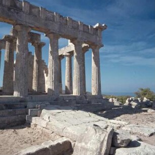 Aigina. Aphaia-Tempel. Rampe vor dem Ostgiebel, Verbindungstrakt zu den Altären