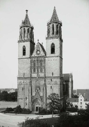 Magdeburg, Dom : Magdeburg. Dom zu Magdeburg St. Mauritius und Katharina (1363 geweiht). Ansicht von Westen