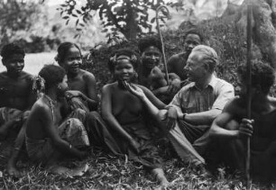 Egon von Eickstedt und Personen (Deutsche Ostasien-Expedition 1937/1939)