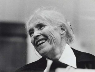 Anna Seghers : Portraitaufnahme während des VIII. Schriftstellerkongresses der DDR