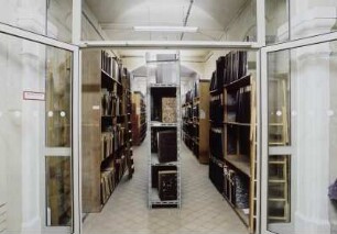 Sächsische Landesbibliothek - Staats- und Universitätsbibliothek Dresden. Zentralbibliothek (ehem. Landesbibliothek). 3. Obergeschoss. Abteilung Benutzung, Magazin : Dresden-Neustadt, Marienallee 12. Sächsische Landesbibliothek - Staats- und Universitätsbibliothek Dresden. Zentralbibliothek (ehem. Landesbibliothek). 3. Obergeschoss. Abteilung Benutzung, Magazin