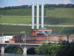 Würzburg - Kraftwerk : Kraftwerkbau am Mainufer, aufgenommen am 19. August 2010 in Würzburg