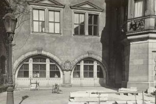 Dresden, Georgenbau, Blick vom Stallhof auf die Bogenstellungen vor der Öffnung, Ansicht von Osten
