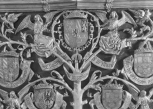 Grabmal der Maria von Burgund (+ 1482) — Rechte Längsseite — Wappenbaumkrone