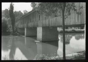 Gedeckte Holzbrücke