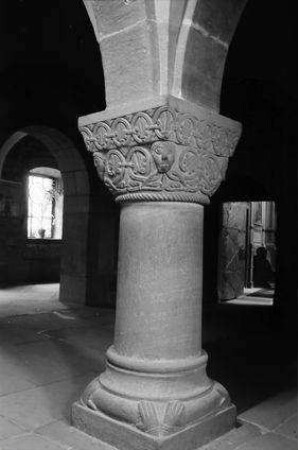St. Odile: romanische Säule in der Kreuzkapelle