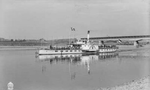 Dresden. Personen-Seitenraddampfer "Sachsen" (II, 1897, Werft Blasewitz) in Fahrt stromab
