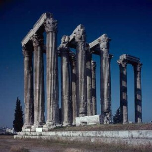 Athen. Tempel des Olympischen Zeus. 15 Säulen von 104. Hadrian 129-132. P5