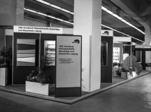 Ausstellungsfläche des VEB Kombinat Holzwerkstoffe, Beschläge und Maschinen Leipzig