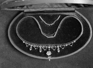 Collier mit zugehörigem Verlängerungsstück