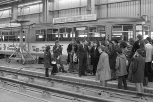 Informationsbesuch von Vertretern der Karlsruher Schülermitverwaltungen beim Betriebshof West der Verkehrsbetriebe Karlsruhe