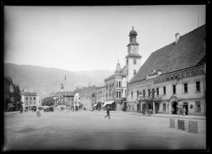 Österreich, Leoben. Hauptplatz mit Stadtgemeindeamt und Dreifaltigkeitssäule