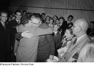 Kinder zu Besuch auf der Leipziger Herbstmesse 1954 in der polnischen Sektion
