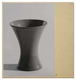 Vase aus Fayence mit blauer Glasur (Werkbundkiste Vasen, Bildtafel)
