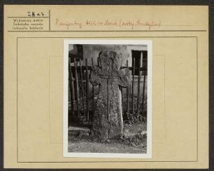 Sühnekreuz mit Umriss eines Zweihänders : Kamjentny křiž w Barće