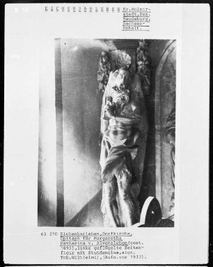 Epitaph für Margaretha Katharina von Alvensleben, allegorische Komposition mit der antikisch bekleideten Verstorbenen im Flachrelief vor Totenschädel und Stundenglas, gerahmt von zwei Figuren, signiert Tob. Wilhelmi