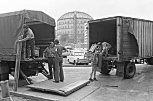 Einzugsfeier mit Bauarbeitern, 1985