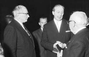 Freiburg: Stadthalle; Herder, Dorneich, Kiesinger und Frau
