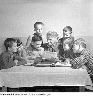 Junge Pioniere in Pirna; Witwe Paul Gruner in 31. Oberschule