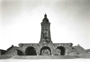 Steinthaleben. Kyffhäuserdenkmal (1891/1896; Bruno Schmitz). Ansichten von Osten