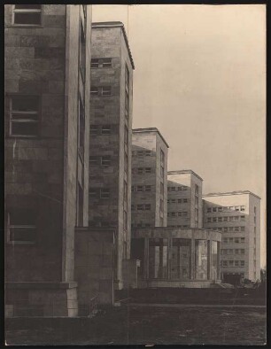I.G.-Farben, Frankfurt/Main Verwaltungsgebäude: Schrägansicht Hauptfassade