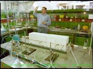 Unbekannter Versuchsaufbau in einem Labor des Instituts für Technische Chemie (ITC)
