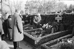 75jähriges Jubiläum des SPD-Bezirksvereins Durlach mit Kranzniederlegung am Grab des ehemaligen Stadtrats und Parteivorsitzenden Christian Pfalzgraf auf dem Durlacher Bergfriedhof.