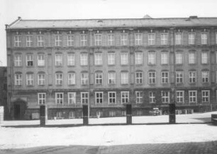 Dresden-Neustadt, Louisenstraße 40/42. Ehem. XXII. Bezirksschule (Gymnasium Dreikönigschule, 1894). Hoffront