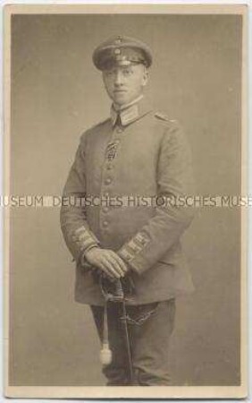 Leutnant in Uniform mit Eisernem Kreuz