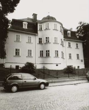 Markneukirchen. Musikinstrumenten-Museum, sogenanntes Paulus-Schlössel (1784-1789; J. A. Mönnig). Straßenansicht mit Einfriedung