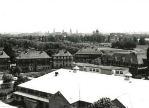 Dresden-Friedrichstadt, Schlachthofring 6. Ehemaliger Städtischer Vieh- und Schlachthof (1902-1910; H. Erlwein). Blick vom Kessel- und Maschinenhaus über das Gelände nach Südsüdosten gegen Stadtzentrum